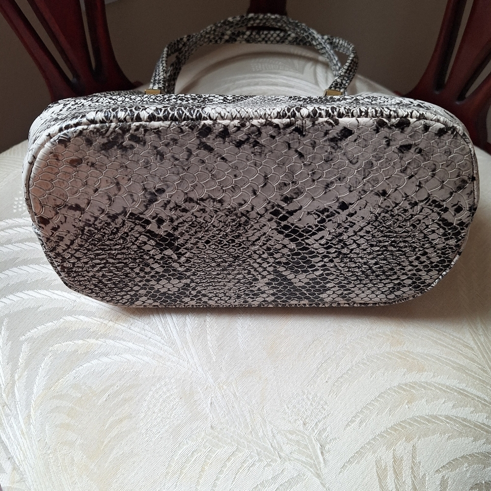 Vintage 1960 Preowned Faux Reptile Pattern Handbag Top Handle. - Picture 4 of 10